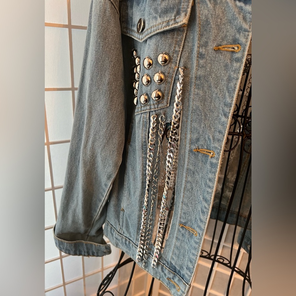 REHAB Pinnacle Sportswear Light Wash Denim Jacket with Chains Size: Small NWT - Picture 4 of 6